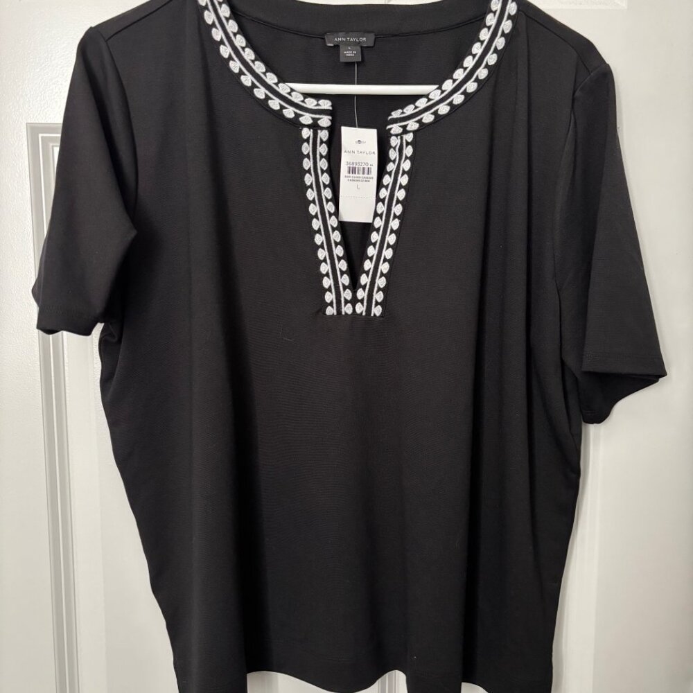 Ann Taylor, Embroidered Split Neck Top, Size Large, NWT - Picture 3 of 4